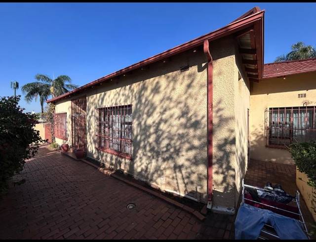 4 BEDROOM HOUSE FOR SALE IN KENSINGTON